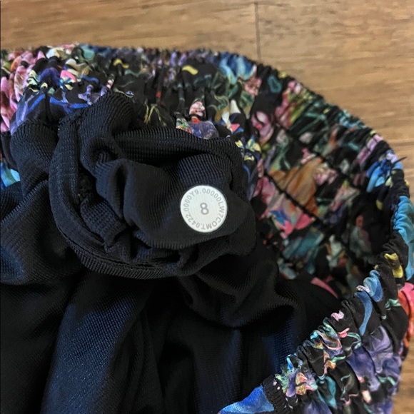 lululemon athletica Hotty Hot HR 4”Multicolor Athletic Shorts bundle size 8 - Picture 4 of 10